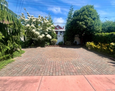 541 E Park Avenue - Photo Thumbnail 3
