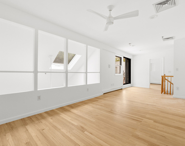 125 Bergen Street - Photo Thumbnail 9