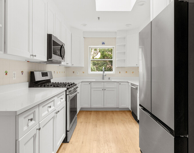 125 Bergen Street - Photo Thumbnail 3