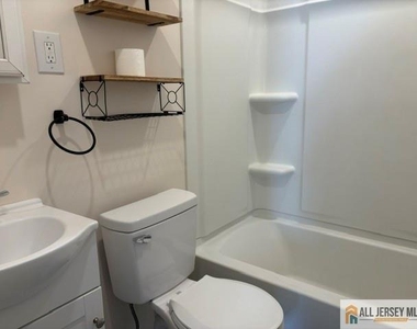 329 Leon Avenue - Photo Thumbnail 14