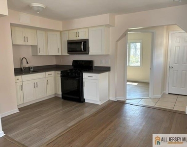 329 Leon Avenue - Photo Thumbnail 3