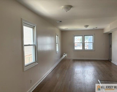 329 Leon Avenue - Photo Thumbnail 7