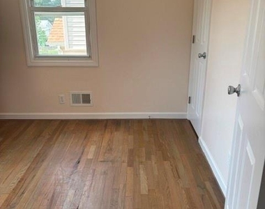 329 Leon Avenue - Photo Thumbnail 16