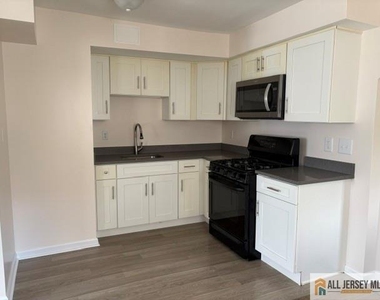 329 Leon Avenue - Photo Thumbnail 2