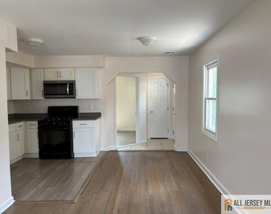 329 Leon Avenue - Photo Thumbnail 5