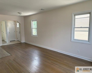 329 Leon Avenue - Photo Thumbnail 6