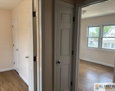 329 Leon Avenue - Photo Thumbnail 15