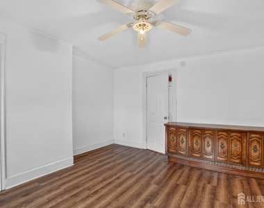 127 S Pine Avenue - Photo Thumbnail 15