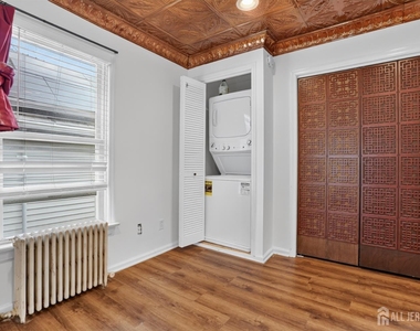 127 S Pine Avenue - Photo Thumbnail 5
