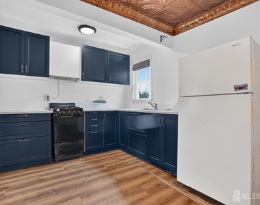 127 S Pine Avenue - Photo Thumbnail 7
