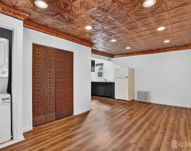 127 S Pine Avenue - Photo Thumbnail 3