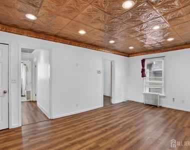127 S Pine Avenue - Photo Thumbnail 6