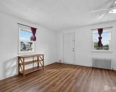 127 S Pine Avenue - Photo Thumbnail 10