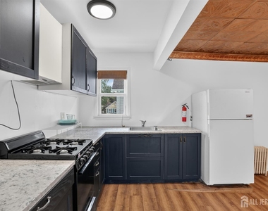 127 S Pine Avenue - Photo Thumbnail 9