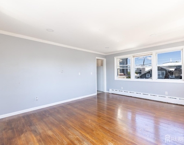 187 Main Street - Photo Thumbnail 1