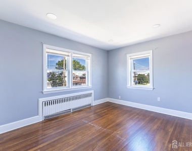 187 Main Street - Photo Thumbnail 9