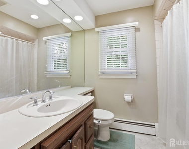 518 Orchard Place - Photo Thumbnail 10