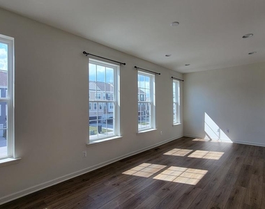 39 Stafford Place - Photo Thumbnail 8