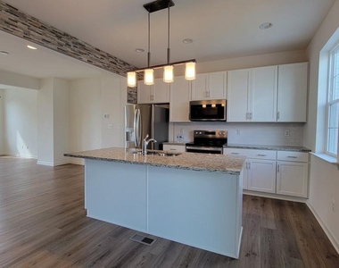 39 Stafford Place - Photo Thumbnail 12