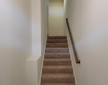 39 Stafford Place - Photo Thumbnail 7
