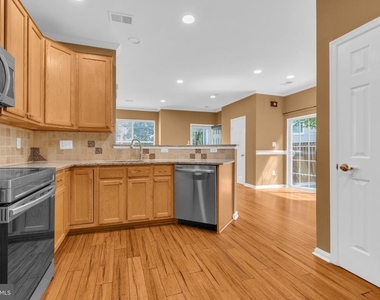 7634 Duneiden Lane - Photo Thumbnail 4