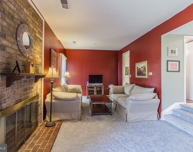 12709 Kingsbury Court - Photo Thumbnail 7