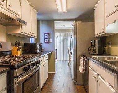 12709 Kingsbury Court - Photo Thumbnail 6