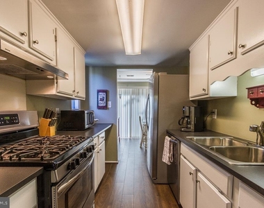 12709 Kingsbury Court - Photo Thumbnail 5