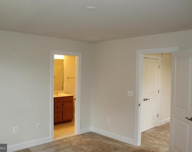 10665 Hinton Way - Photo Thumbnail 13