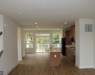 10665 Hinton Way - Photo Thumbnail 3