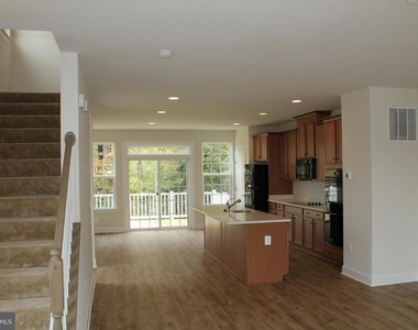 10665 Hinton Way - Photo Thumbnail 4