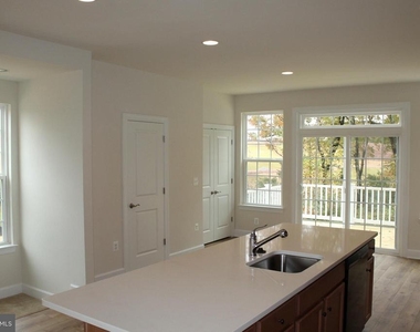 10665 Hinton Way - Photo Thumbnail 8
