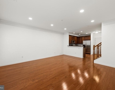 15259 Leicestershire Street - Photo Thumbnail 3