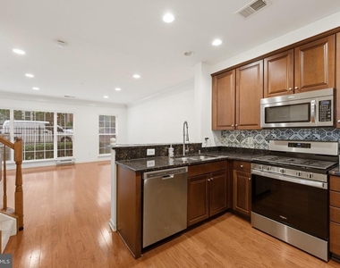 15259 Leicestershire Street - Photo Thumbnail 8