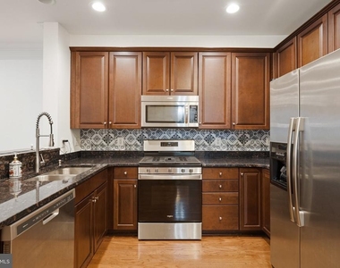 15259 Leicestershire Street - Photo Thumbnail 7