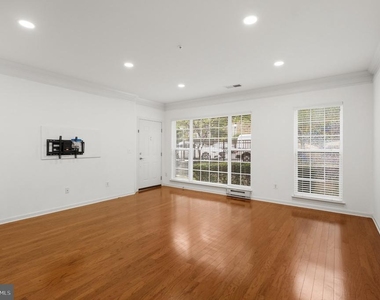 15259 Leicestershire Street - Photo Thumbnail 5