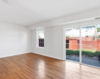 1338 Redbud Court - Photo Thumbnail 9