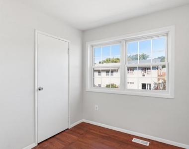 1338 Redbud Court - Photo Thumbnail 17