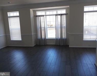 220 Apsley Terrace - Photo Thumbnail 3