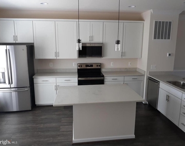 220 Apsley Terrace - Photo Thumbnail 6
