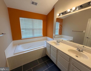 21784 Oakville Terrace - Photo Thumbnail 16