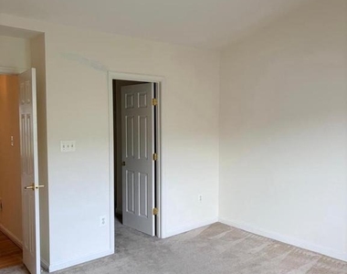 21784 Oakville Terrace - Photo Thumbnail 15