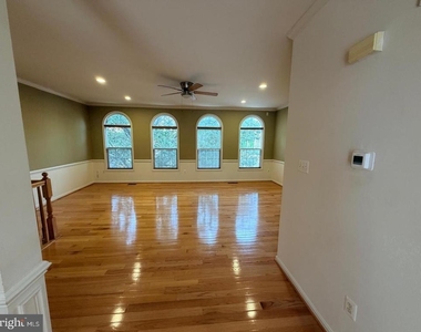 21784 Oakville Terrace - Photo Thumbnail 2