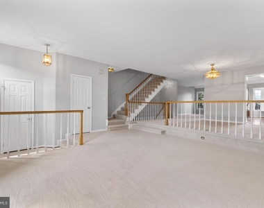 5142 Woodford Drive - Photo Thumbnail 11