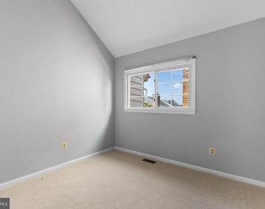 5142 Woodford Drive - Photo Thumbnail 2