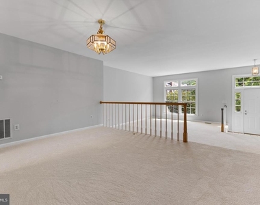 5142 Woodford Drive - Photo Thumbnail 10