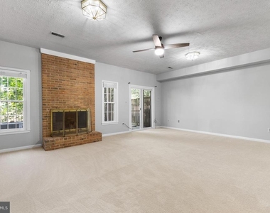 5142 Woodford Drive - Photo Thumbnail 9