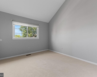 5142 Woodford Drive - Photo Thumbnail 14