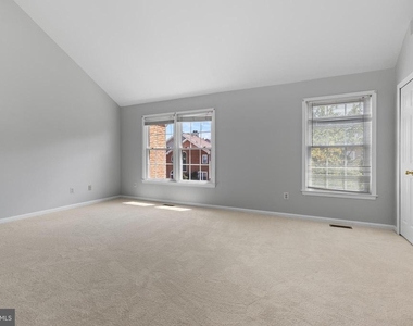 5142 Woodford Drive - Photo Thumbnail 3