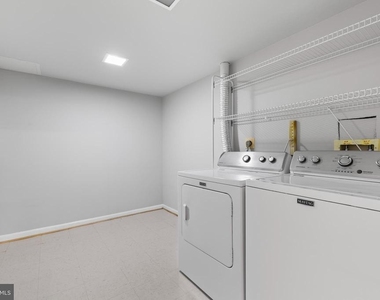5142 Woodford Drive - Photo Thumbnail 7